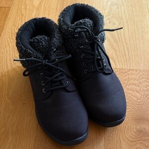 Propét Cozy Black Winter Boots NWOT